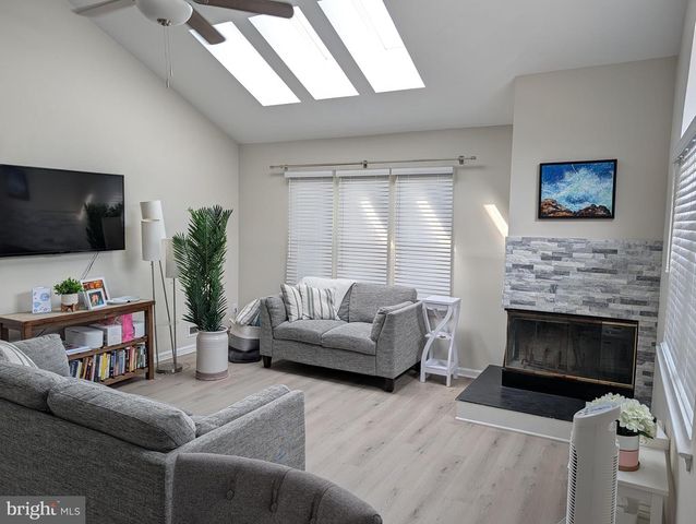 1205 MEGANS LN, Burlington, NJ 08016