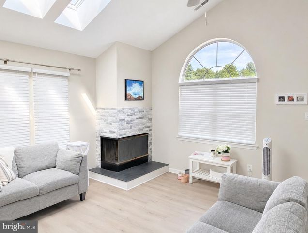 1205 MEGANS LN, Burlington, NJ 08016