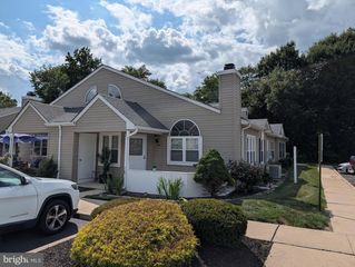 1205 MEGANS LN, Burlington, NJ 08016