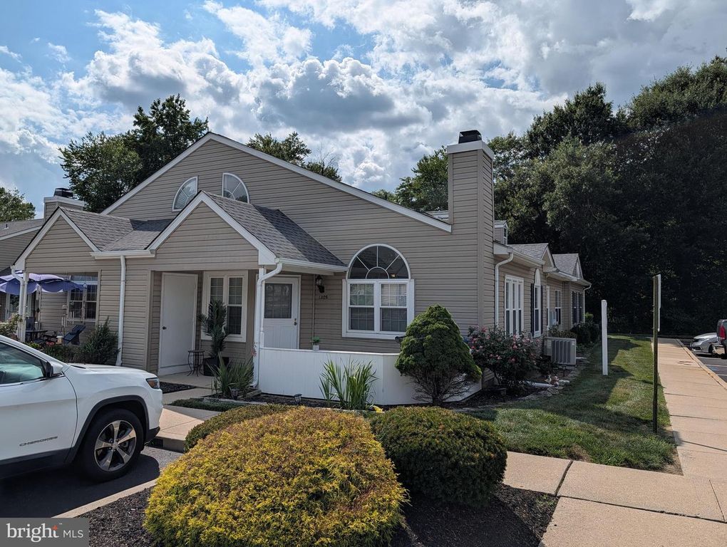 1205 MEGANS LN, Burlington, NJ 08016