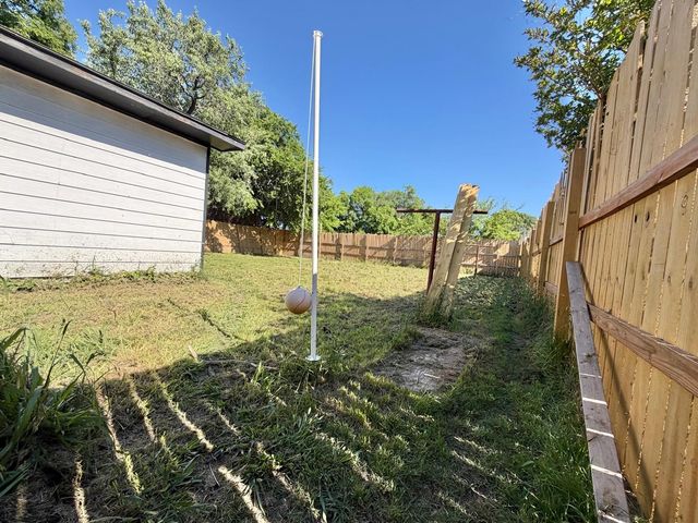 2028 E Jones Street, Sherman, TX 75090