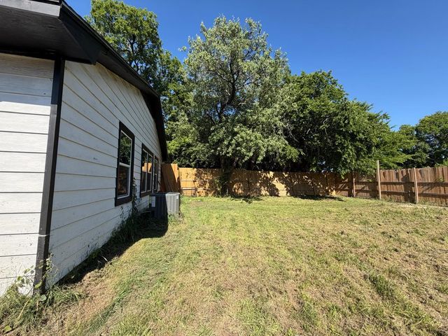 2028 E Jones Street, Sherman, TX 75090