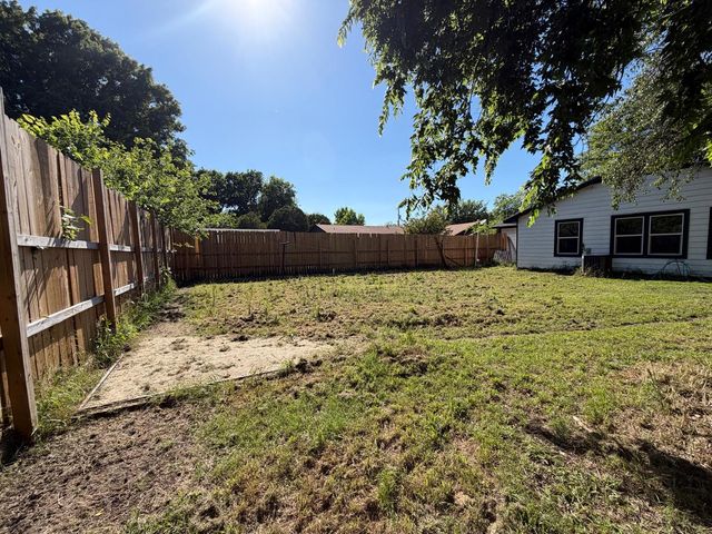 2028 E Jones Street, Sherman, TX 75090