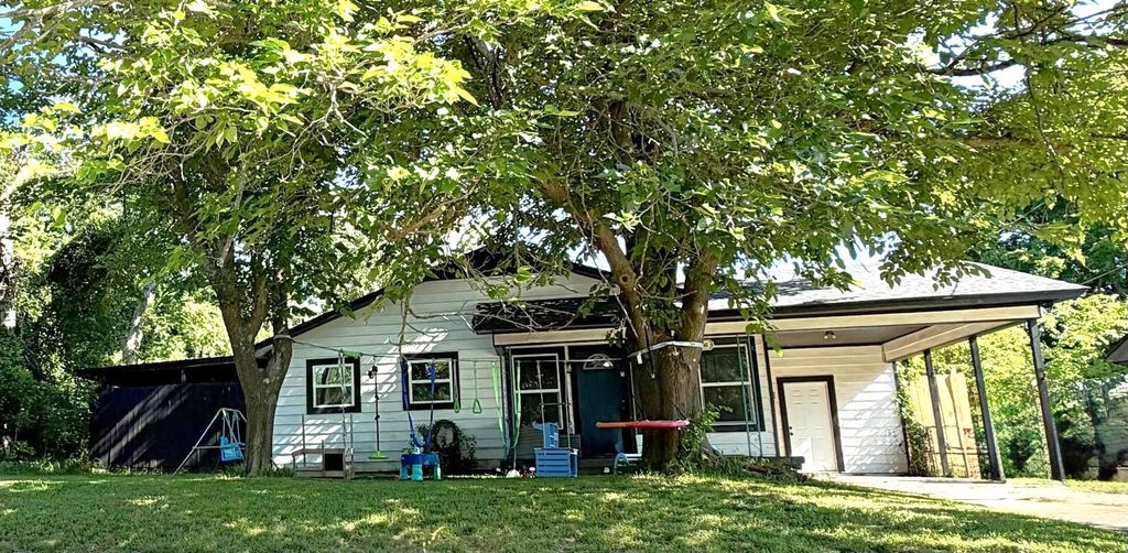 2028 E Jones Street, Sherman, TX 75090