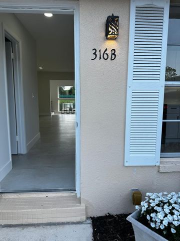 316 Cape Cod Circle, Greenacres, FL 33467