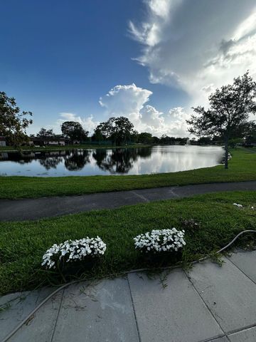 316 Cape Cod Circle, Greenacres, FL 33467