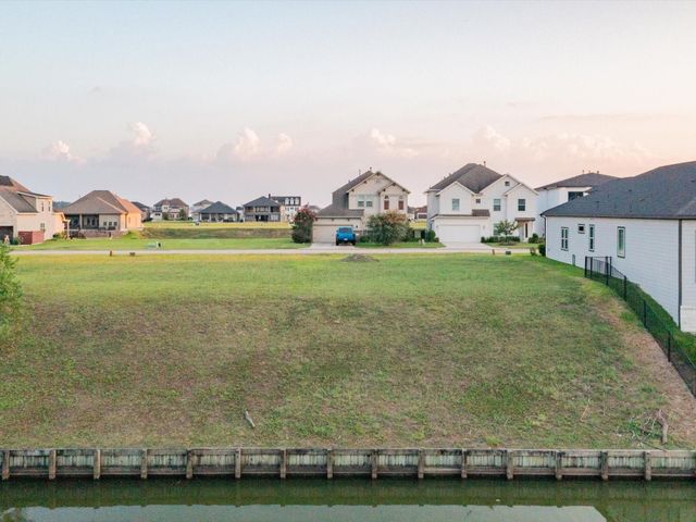 10724 S Lake Mist Lane, Willis, TX 77318