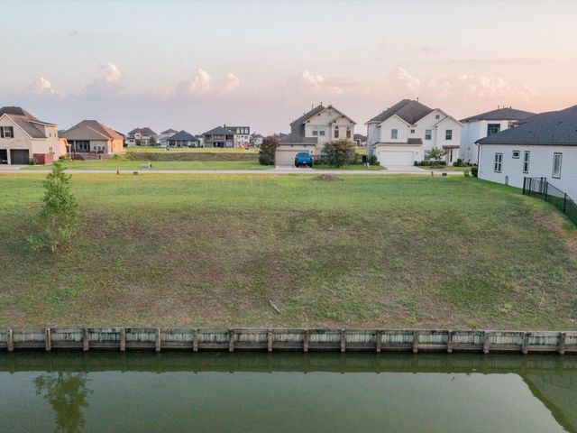 10724 S Lake Mist Lane, Willis, TX 77318