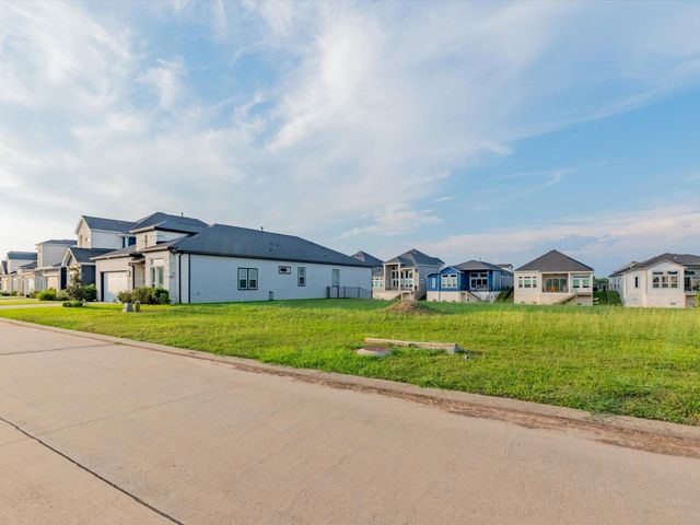 10724 S Lake Mist Lane, Willis, TX 77318
