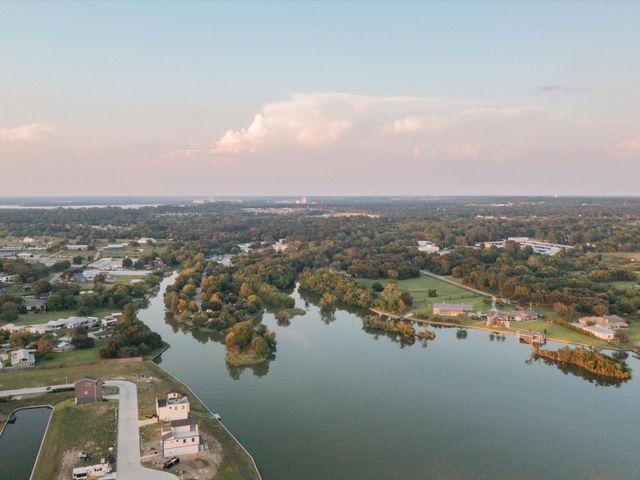 10724 S Lake Mist Lane, Willis, TX 77318