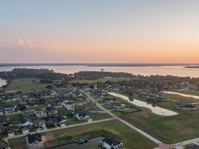10724 S Lake Mist Lane, Willis, TX 77318