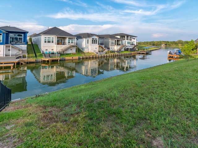 10724 S Lake Mist Lane, Willis, TX 77318