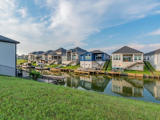 10724 S Lake Mist Lane, Willis, TX 77318