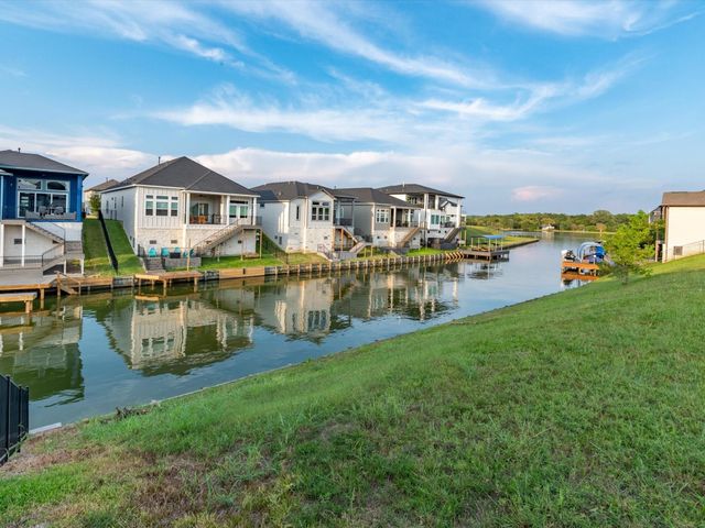 10724 S Lake Mist Lane, Willis, TX 77318