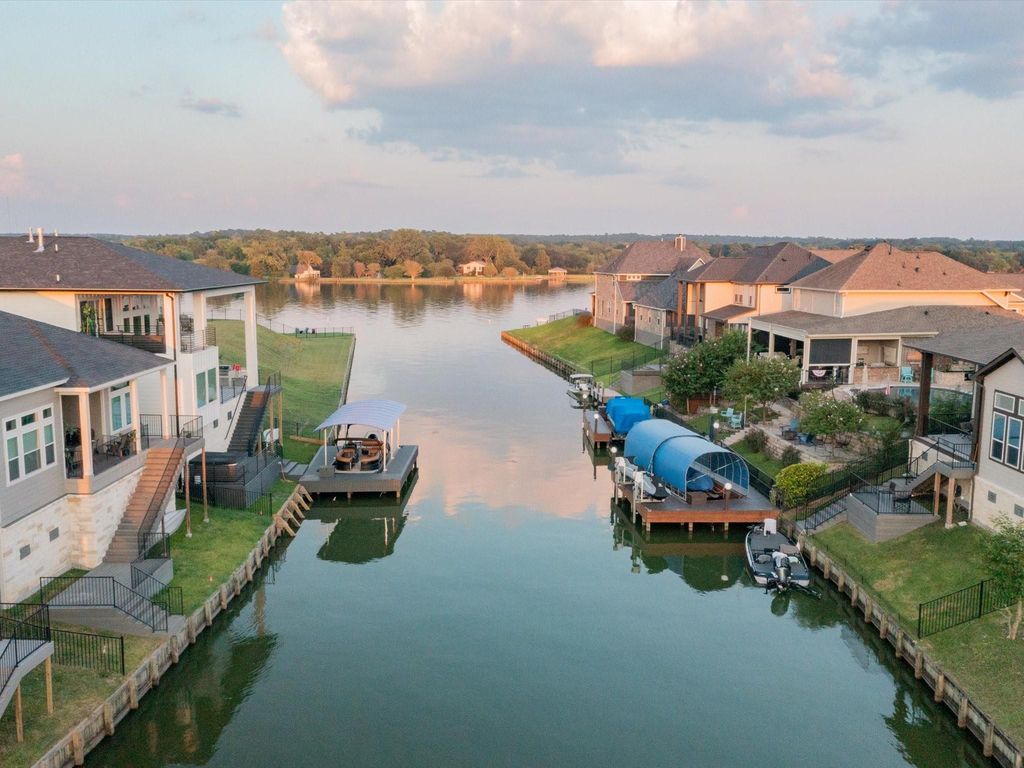 10724 S Lake Mist Lane, Willis, TX 77318