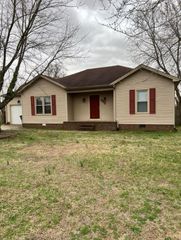 8639 Churchill Dr, Oak Grove, KY 42262