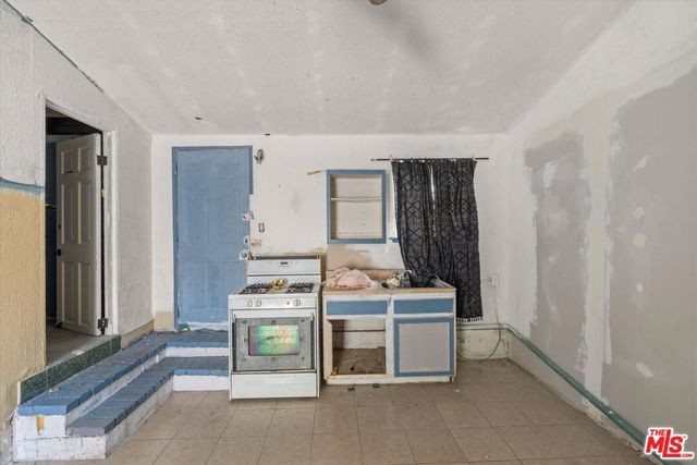 13770 Sproule Avenue, Sylmar, CA 91342