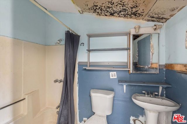 13770 Sproule Avenue, Sylmar, CA 91342