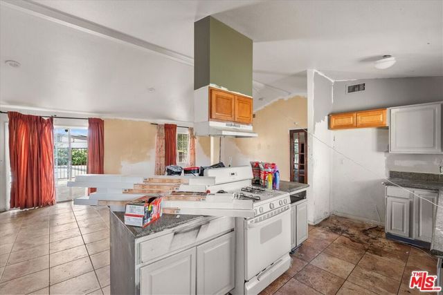 13770 Sproule Avenue, Sylmar, CA 91342