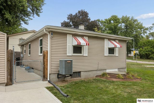 7202 Northridge Drive, Omaha, NE 68112
