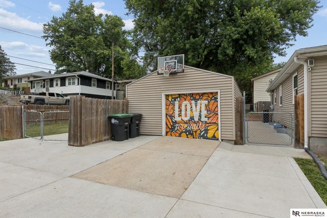 7202 Northridge Drive, Omaha, NE 68112