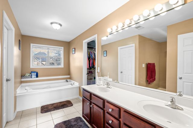 2820 Michelle Park, Lexington, KY 40511