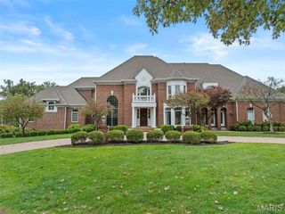 41 Manderleigh Estates Court, Frontenac, MO 63131