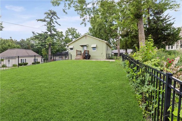 201 E Hurt Street, Liberty, MO 64068