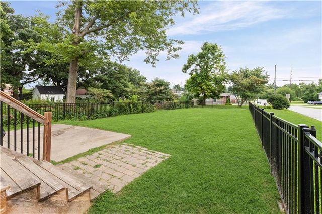 201 E Hurt Street, Liberty, MO 64068