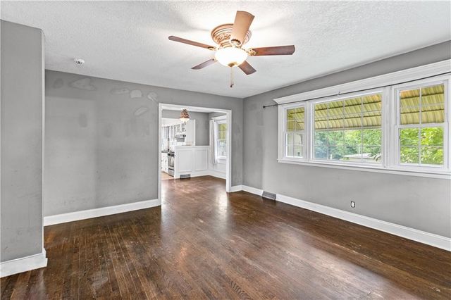 201 E Hurt Street, Liberty, MO 64068