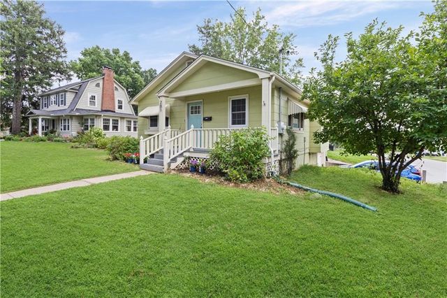 201 E Hurt Street, Liberty, MO 64068
