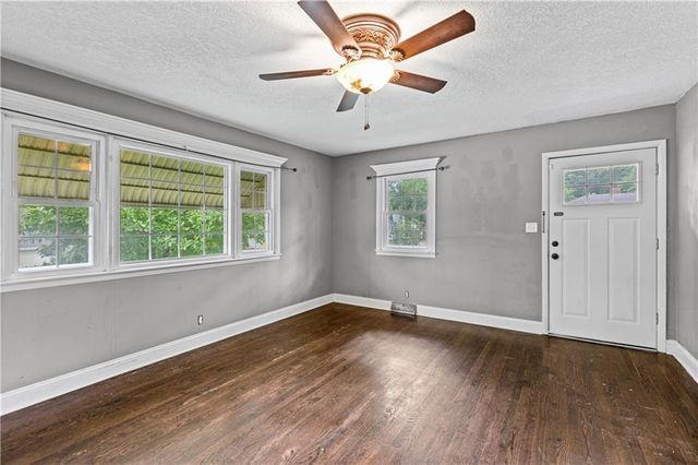 201 E Hurt Street, Liberty, MO 64068