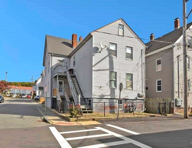 119 Pleasant St, Gloucester, MA 01930