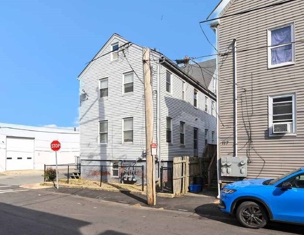 119 Pleasant St, Gloucester, MA 01930