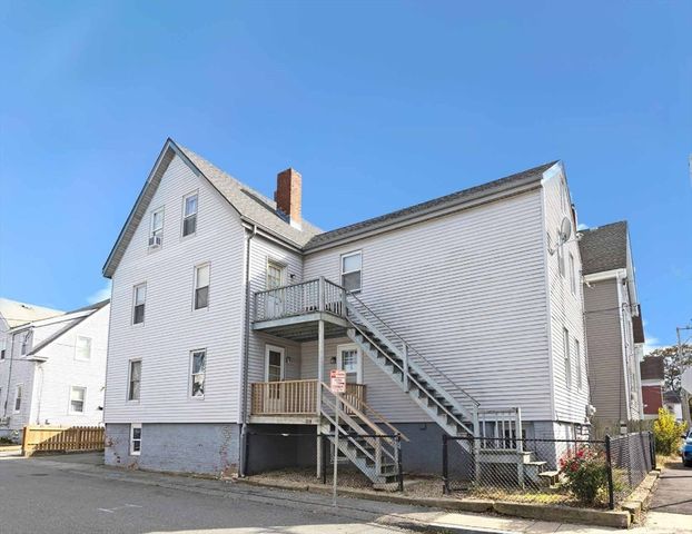 119 Pleasant St, Gloucester, MA 01930