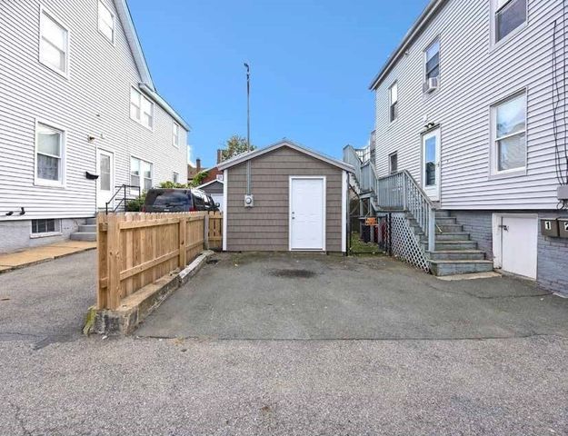 119 Pleasant St, Gloucester, MA 01930