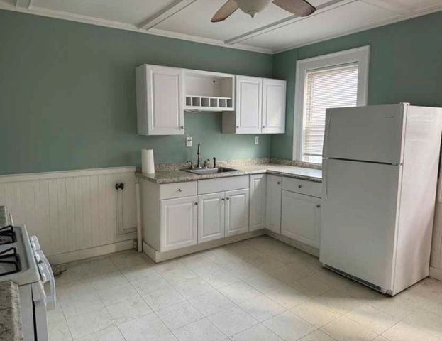 119 Pleasant St, Gloucester, MA 01930