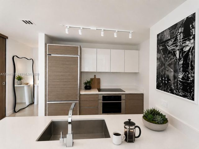 1100 S Miami Ave 2002, Miami, FL 33130