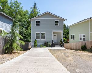 18768 1st Avenue NE, Suquamish, WA 98392