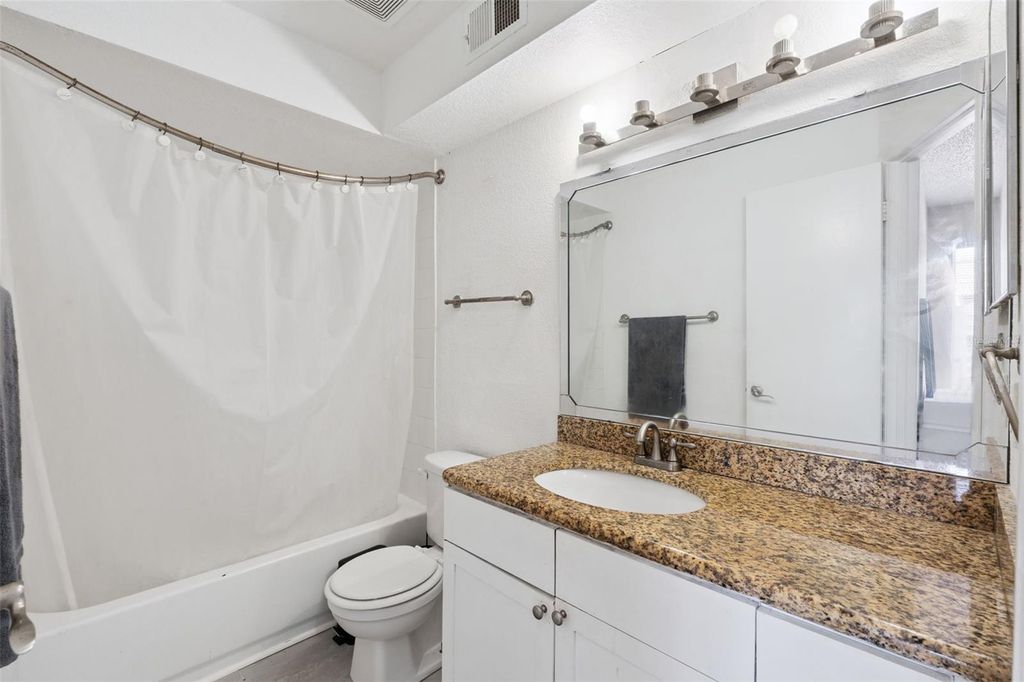 Image 16 of property listing at 5120 CONROY RD 28, Orlando, FL 32811