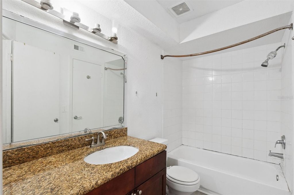 Image 17 of property listing at 5120 CONROY RD 28, Orlando, FL 32811