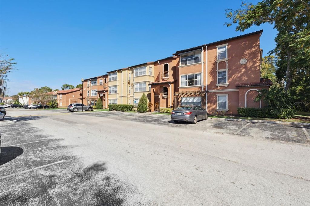 Image 20 of property listing at 5120 CONROY RD 28, Orlando, FL 32811