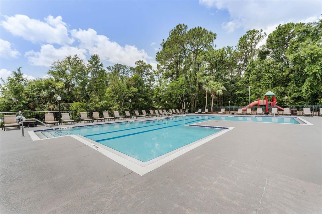 Image 27 of property listing at 5120 CONROY RD 28, Orlando, FL 32811