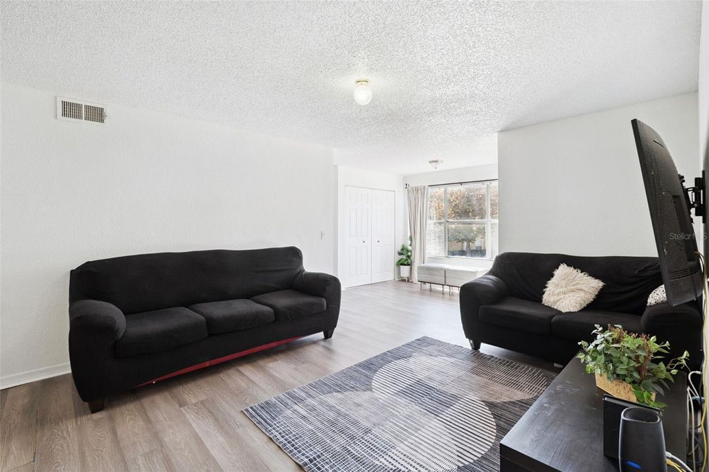 Image 4 of property listing at 5120 CONROY RD 28, Orlando, FL 32811