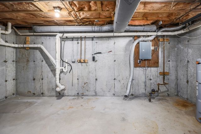 29 Arland Dr, Southbridge, MA 01550