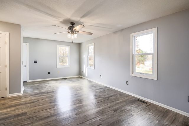 29 Arland Dr, Southbridge, MA 01550