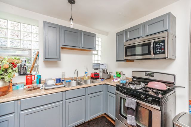 4829 S CHAMPLAIN Avenue, Chicago, IL 60615