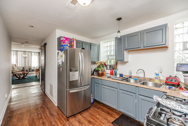 4829 S CHAMPLAIN Avenue, Chicago, IL 60615