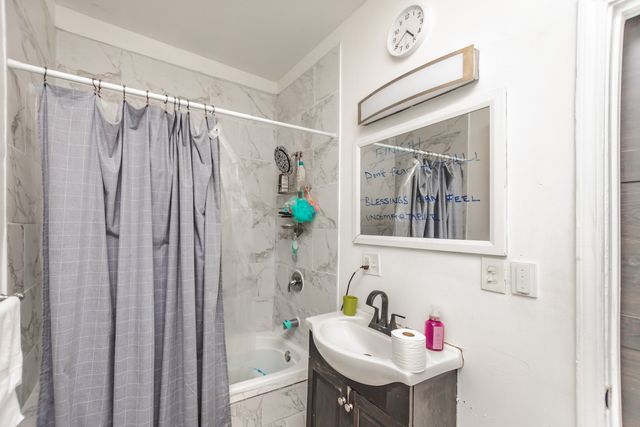 4829 S CHAMPLAIN Avenue, Chicago, IL 60615
