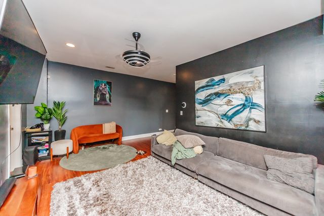 4829 S CHAMPLAIN Avenue, Chicago, IL 60615